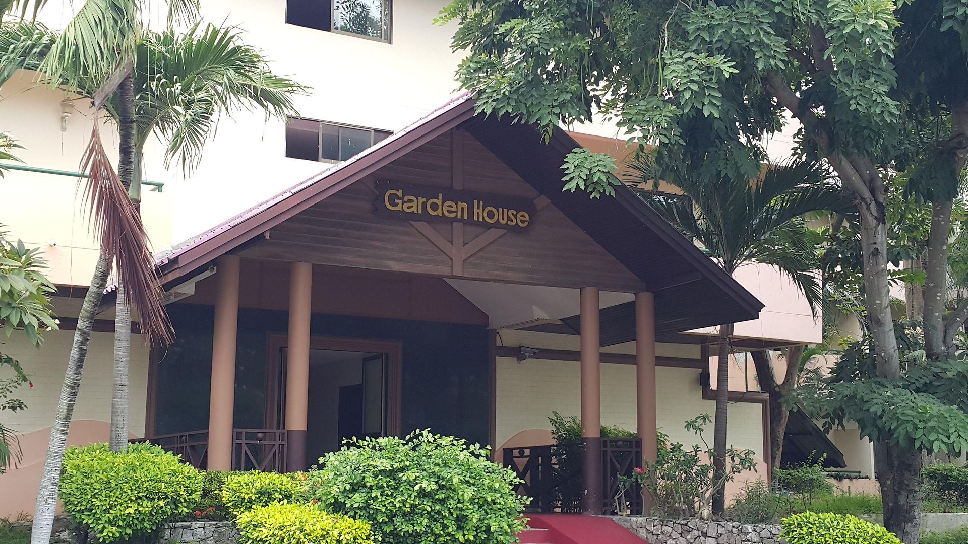 Garden Hotel 3*