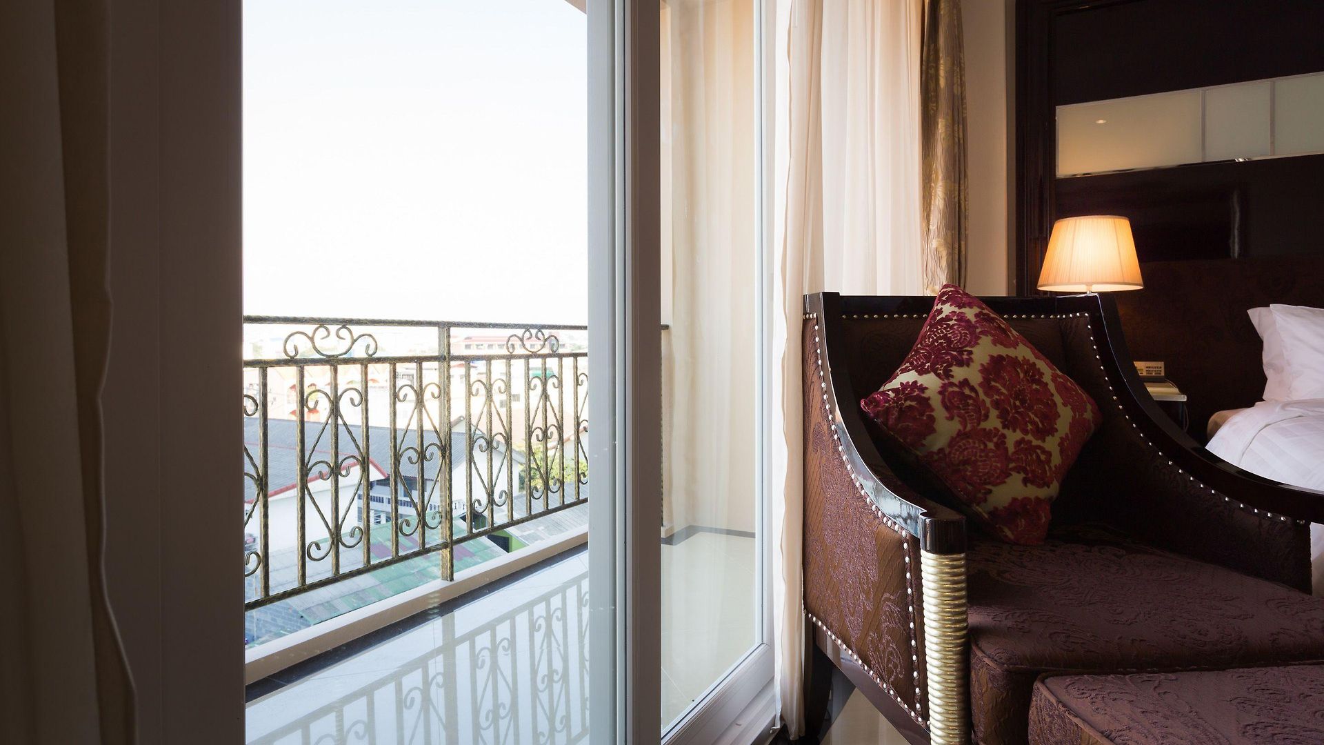 Lk President โรงแรม 4*