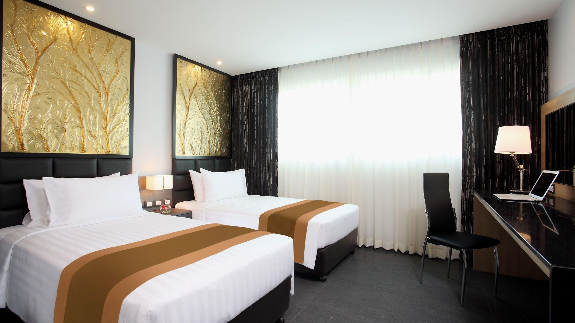 โนวา เอ็กซ์เพรส โฮเทล โรงแรม 4*