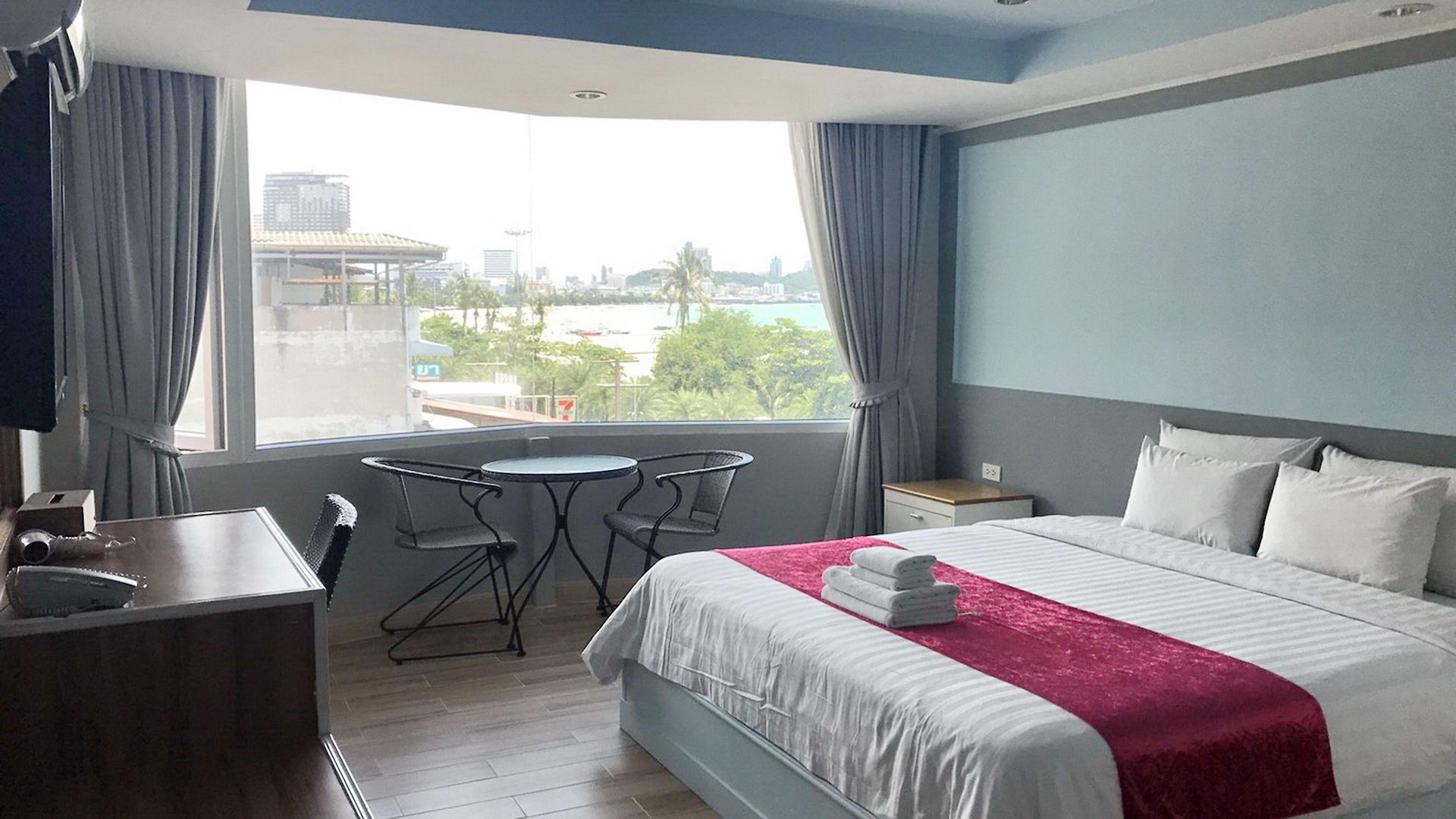 เดอะ บีช ฟร้อนท์ รีสอร์ท, พัทยา 3*