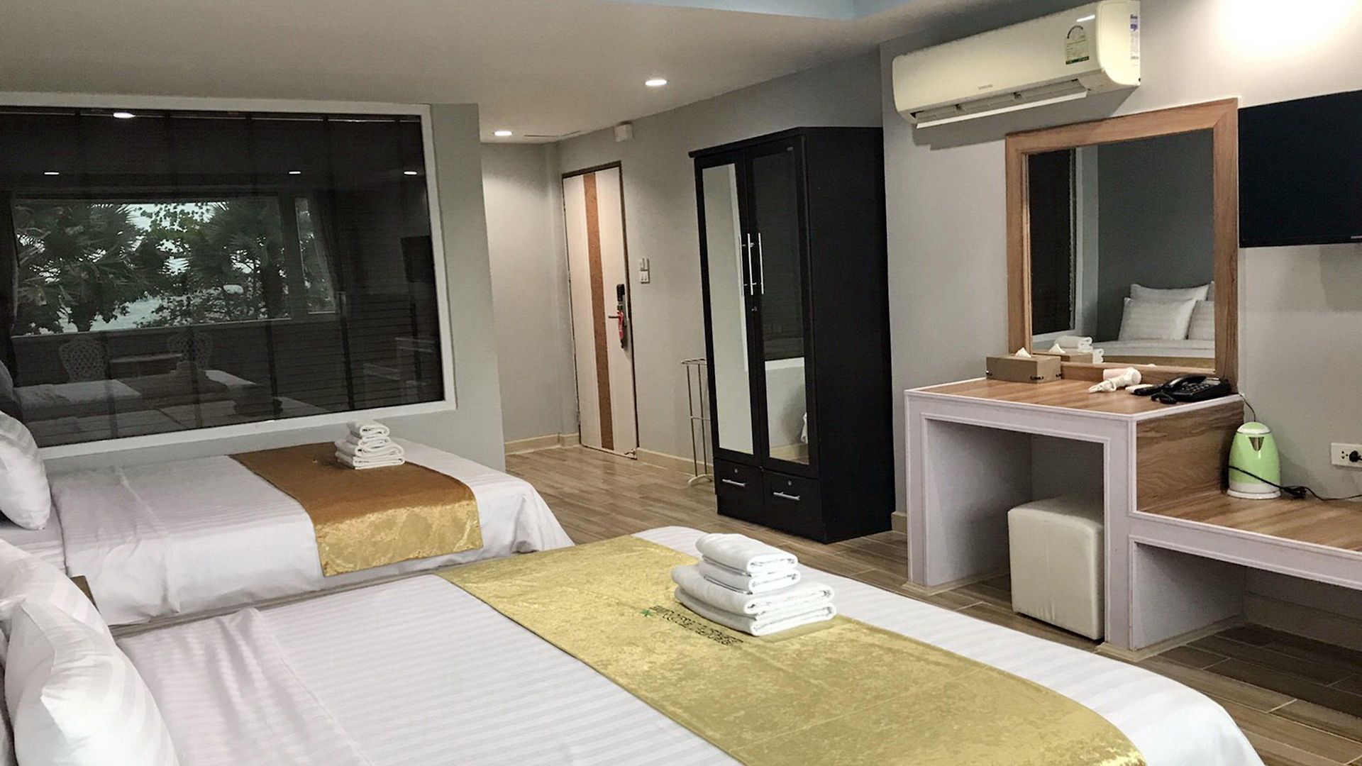 เดอะ บีช ฟร้อนท์ รีสอร์ท, พัทยา Pattaya