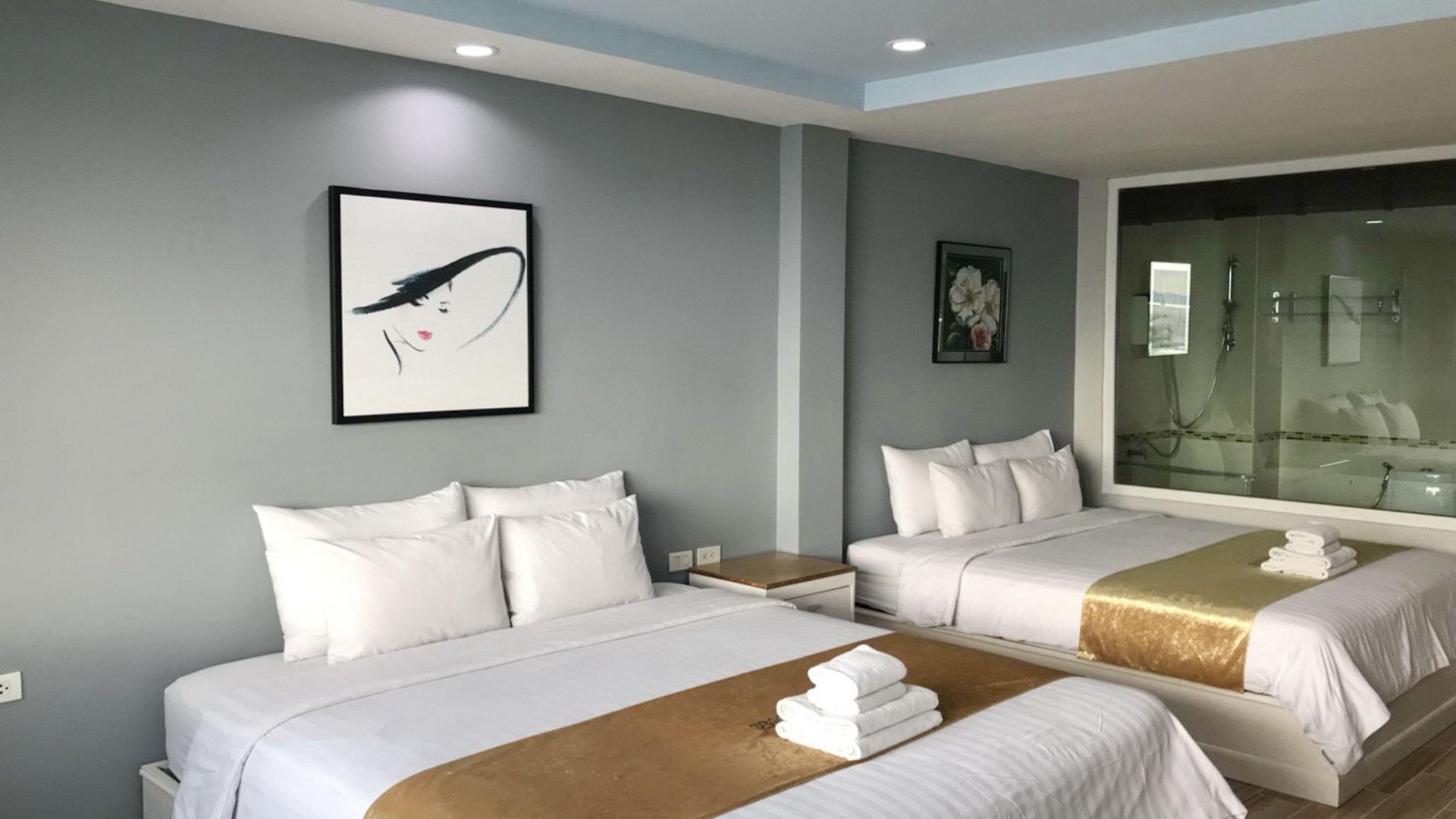 เดอะ บีช ฟร้อนท์ รีสอร์ท, พัทยา โรงแรม 3*