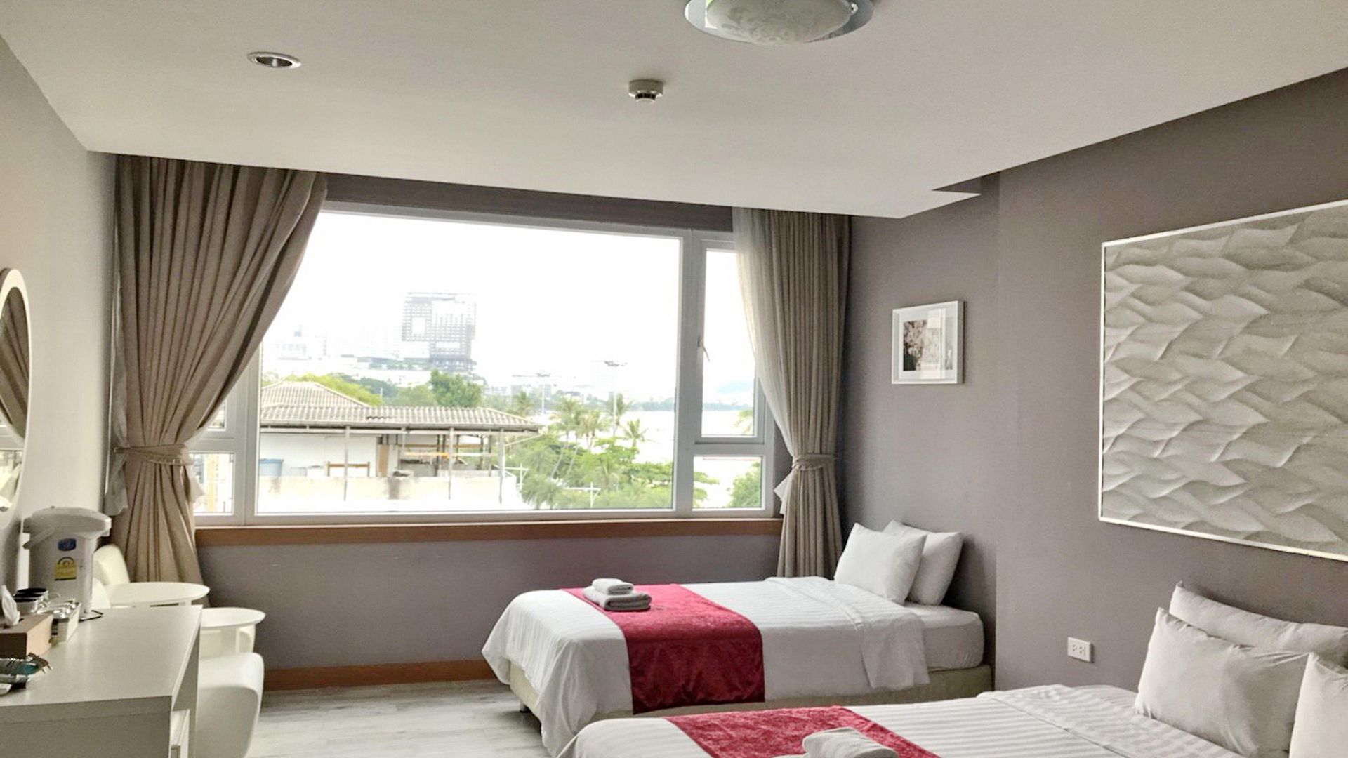 เดอะ บีช ฟร้อนท์ รีสอร์ท, พัทยา โรงแรม 3*