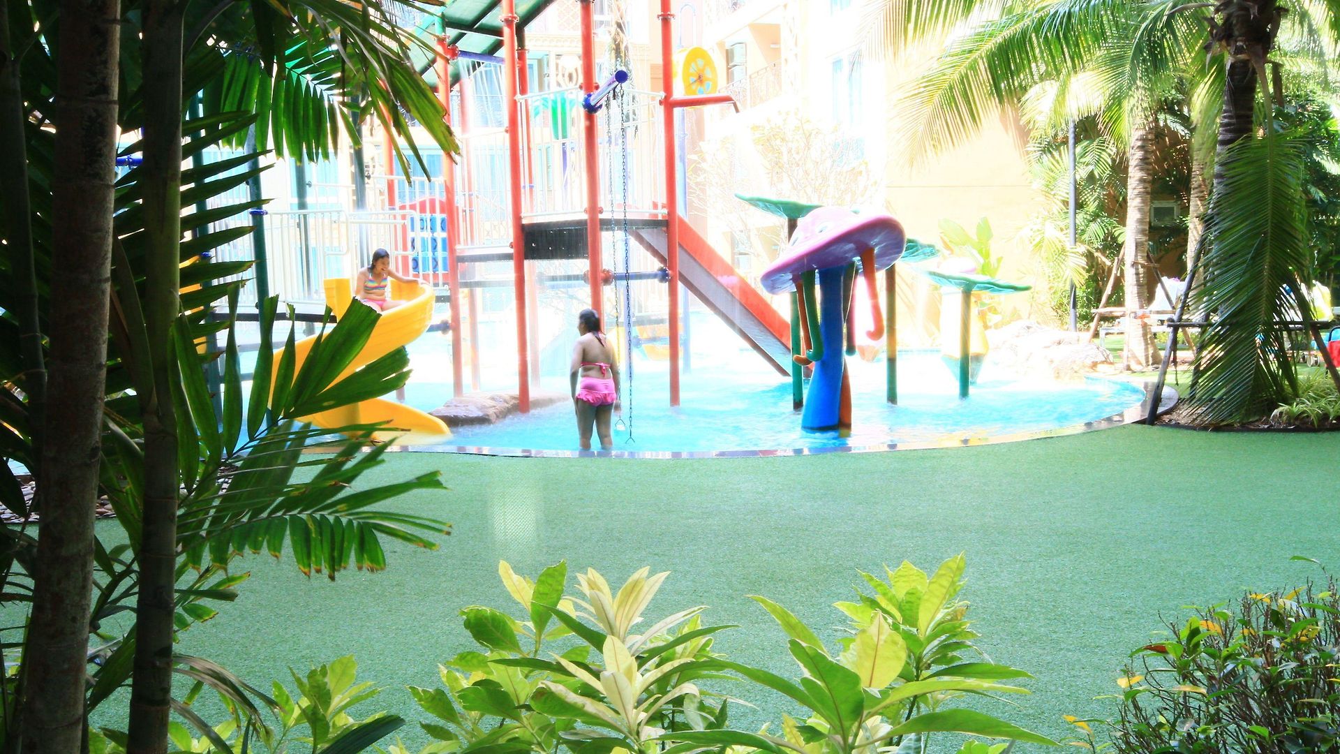 Atlantis & Water Park By The Sea โรงแรม Pattaya