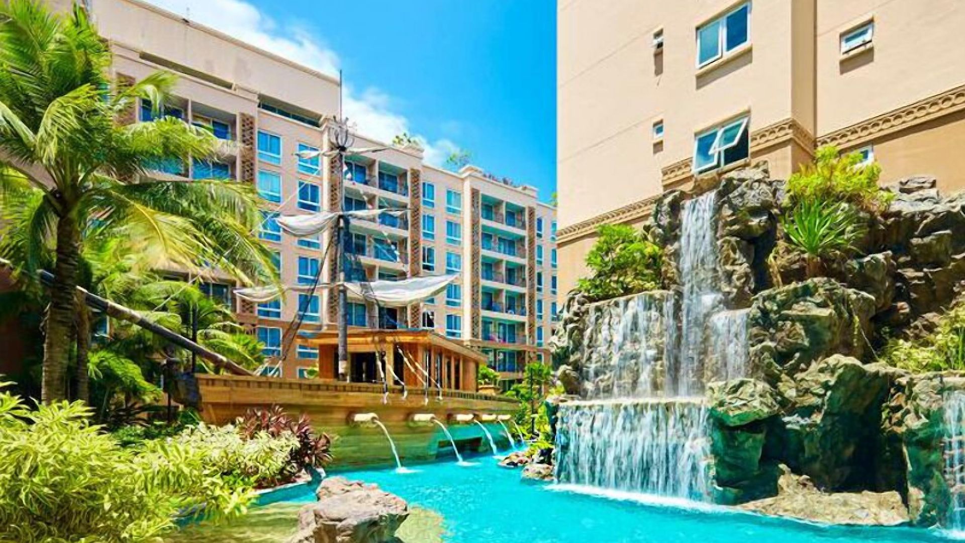 Atlantis & Water Park By The Sea โรงแรม