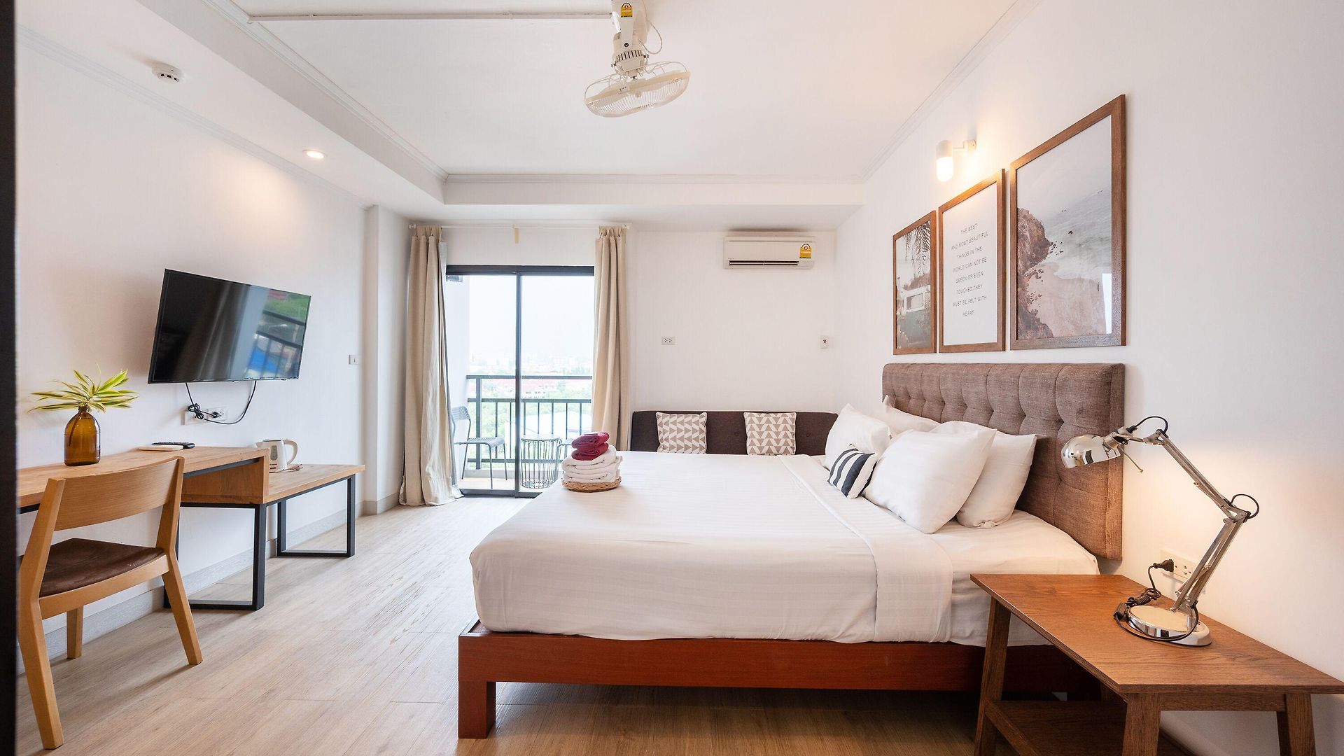 โรงแรม The Corner