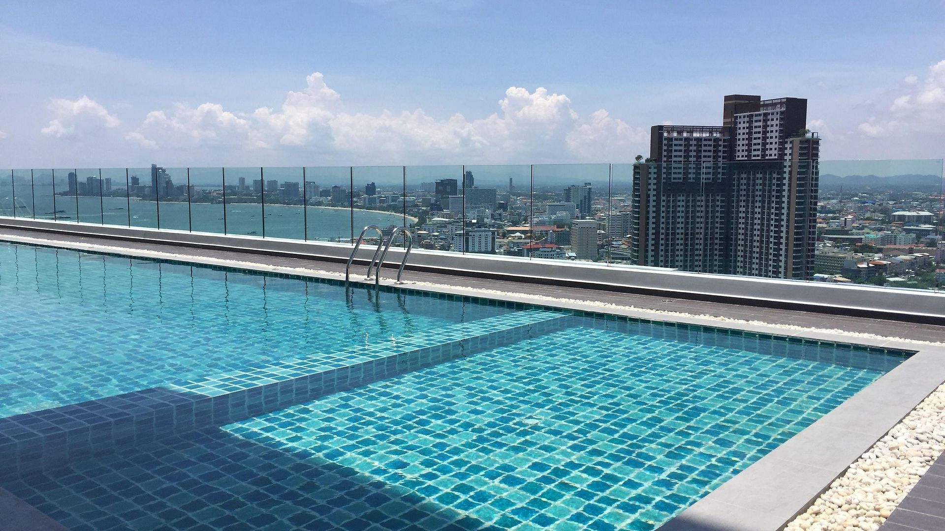 Apartment Vision Pratumnak By Sunny Pattaya