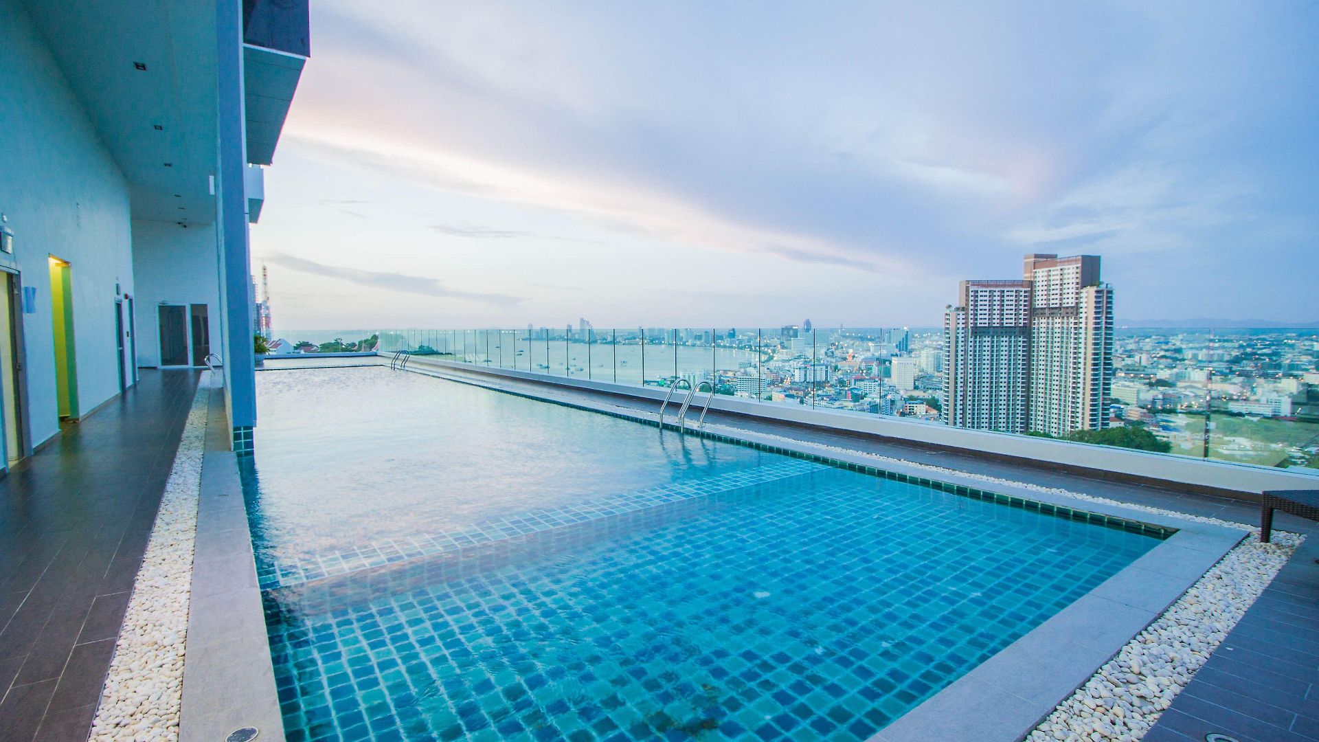 Apartment Vision Pratumnak By Sunny