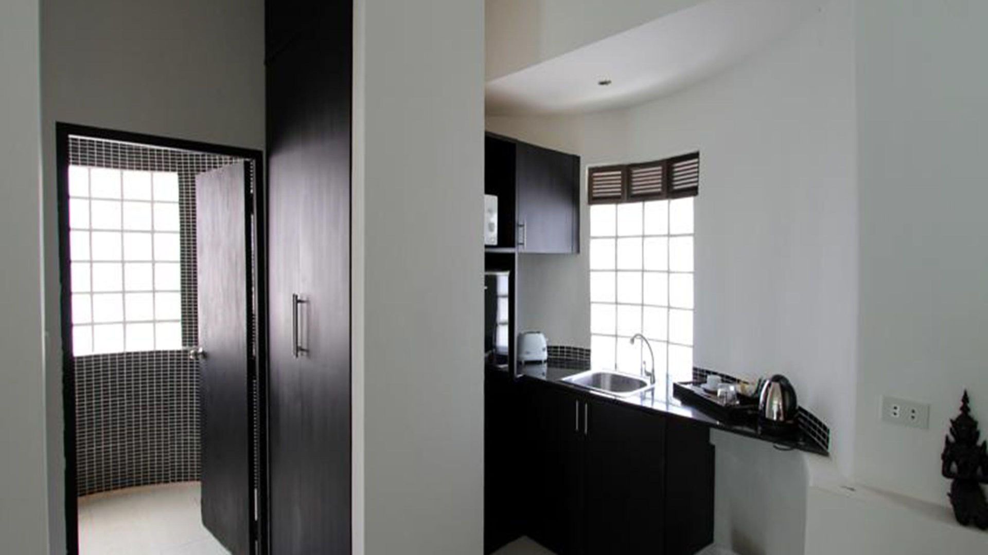 East โรงแรม 3*