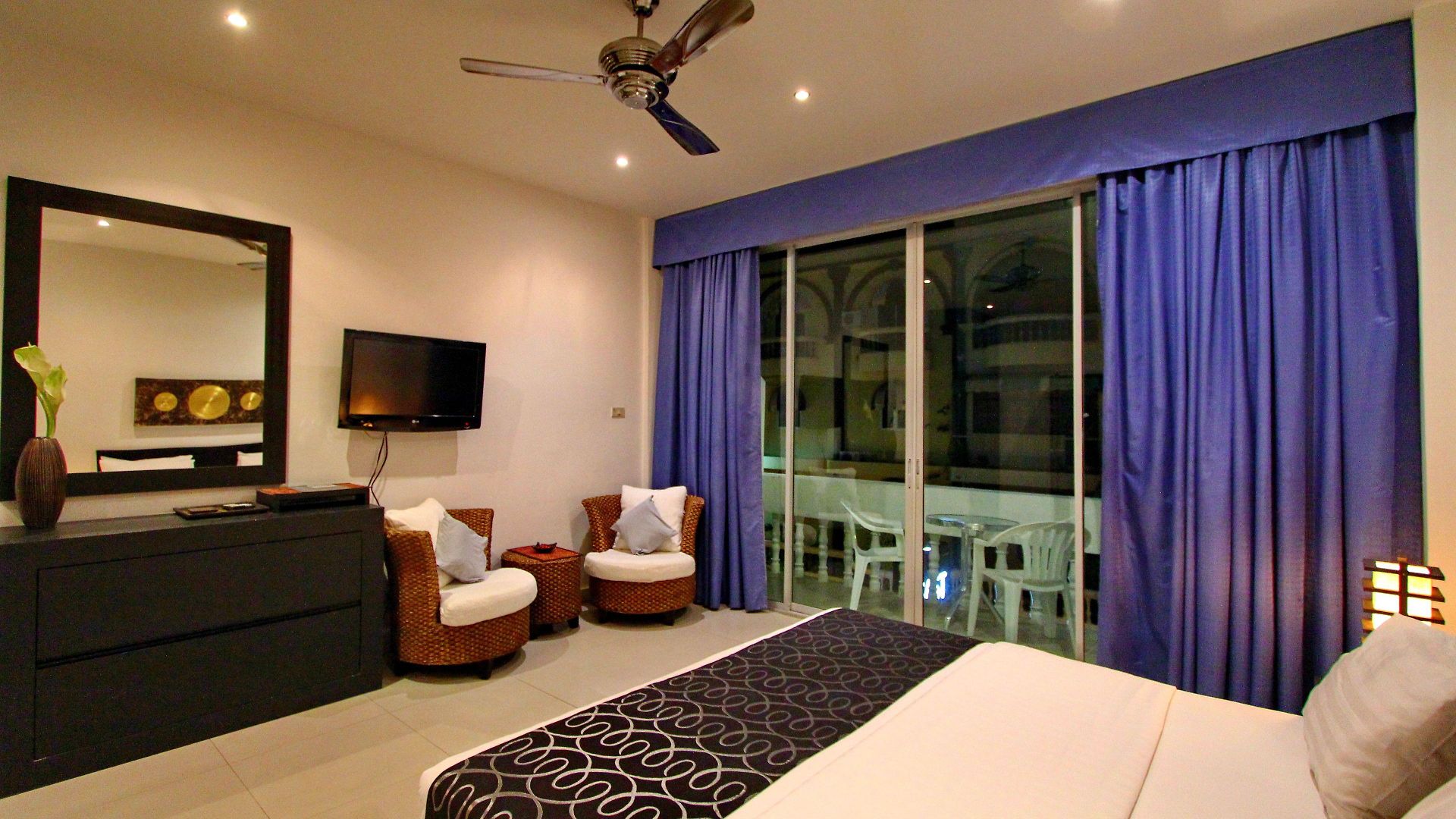 โรงแรม East 3*