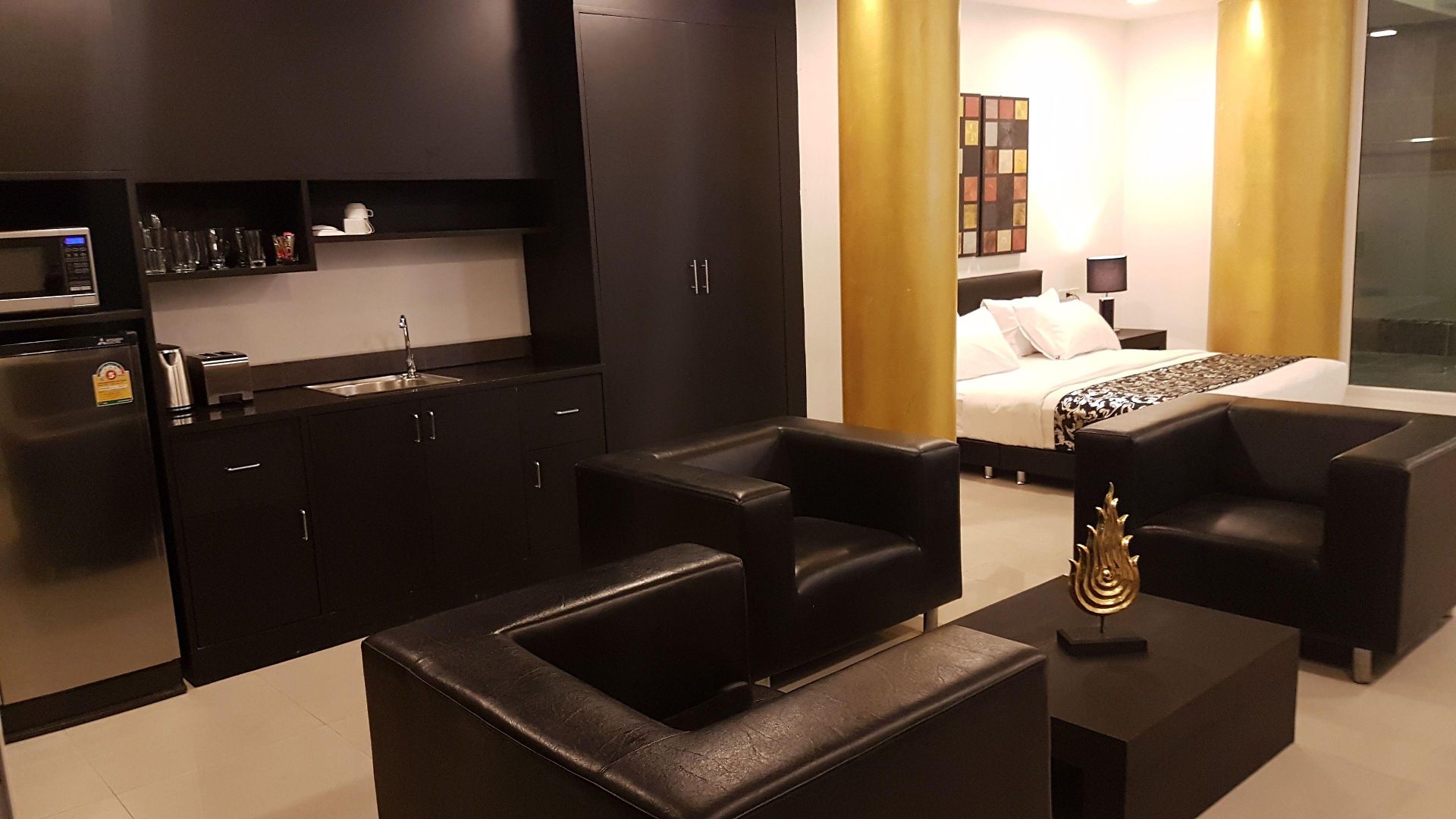 โรงแรม East 3*