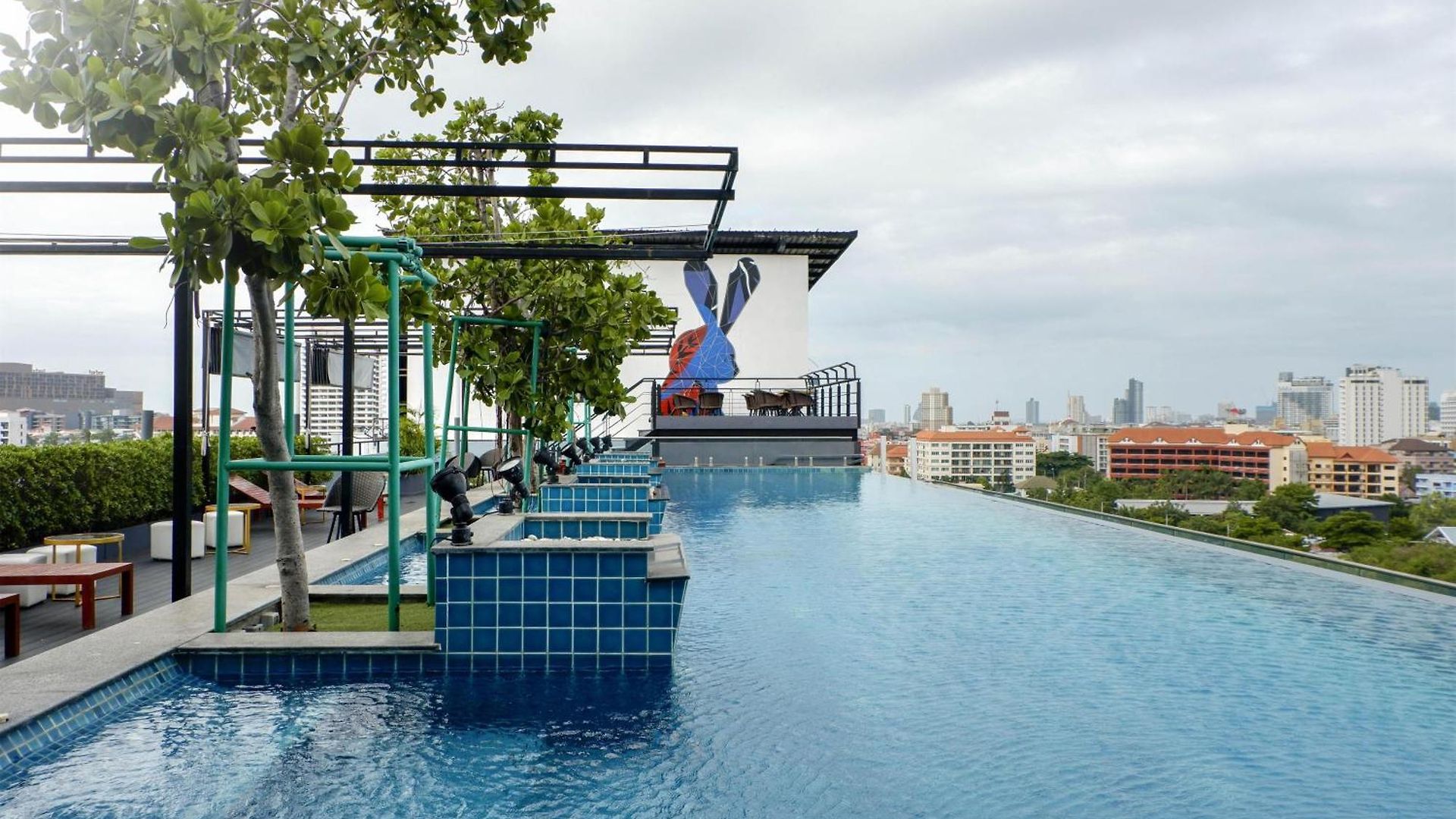 Surestay By Western T Hotel 4*