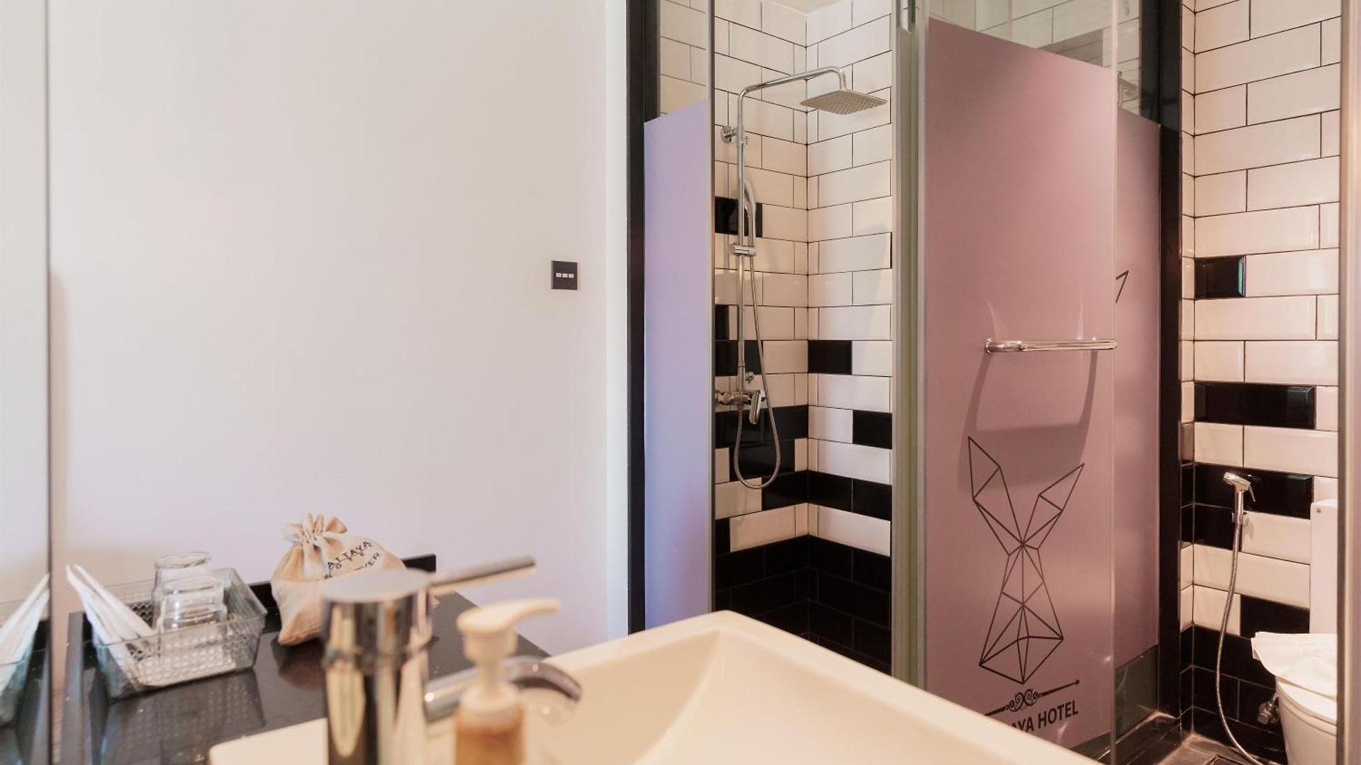Surestay By Western T Hotel
