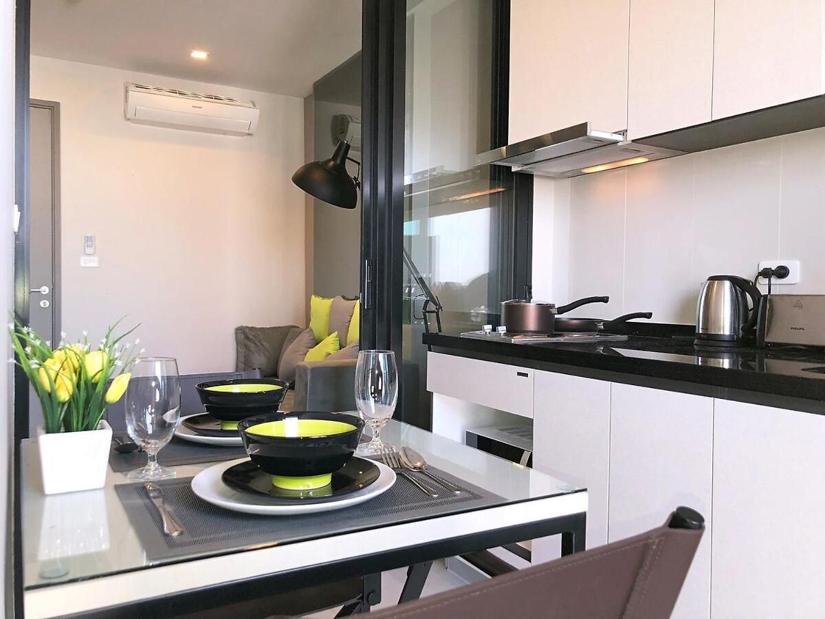 อพาร์ทเม้น The Base - Large Luxury, 1 Bedroom, Sea View - Centre - 963