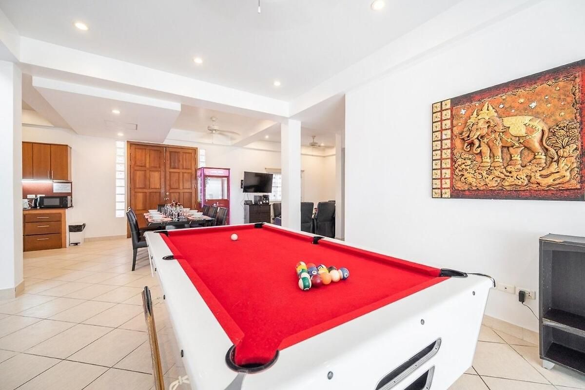 53 Wongamat 4br, 300m From The Pattaya