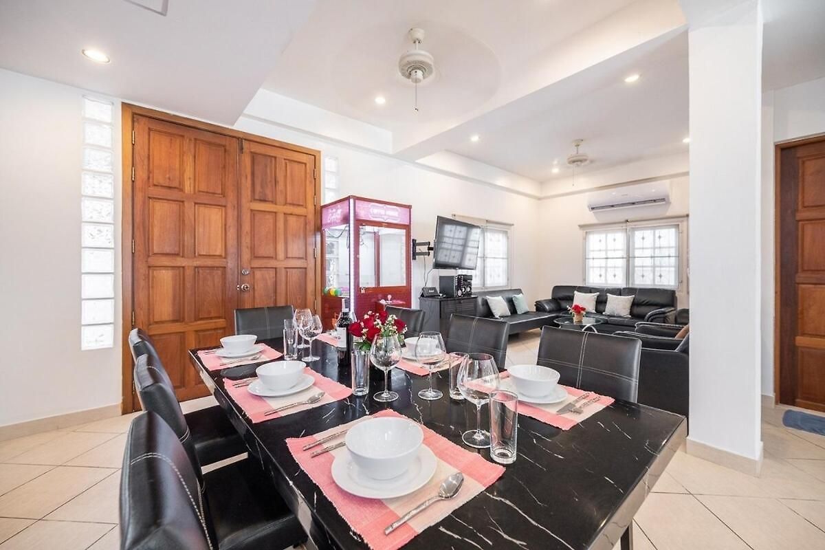 วิลล่า 53 Wongamat 4br, 300m From The Pattaya