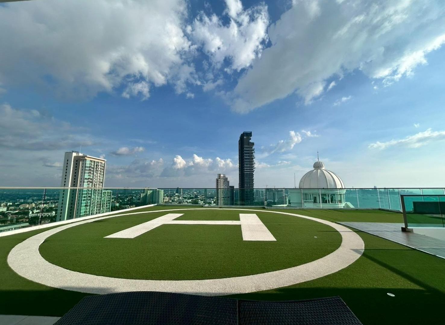 อพาร์ทเม้น Wong Amat Tower 2808