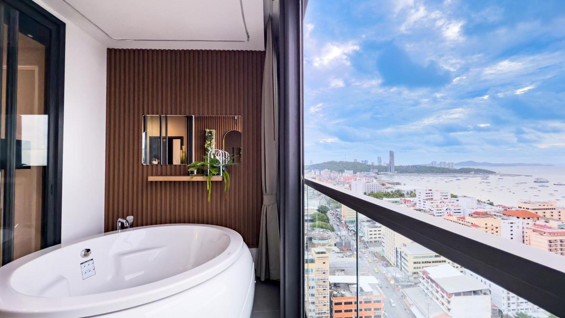 Luxury 2 Bed Sea View Bath Tub In Balcony *