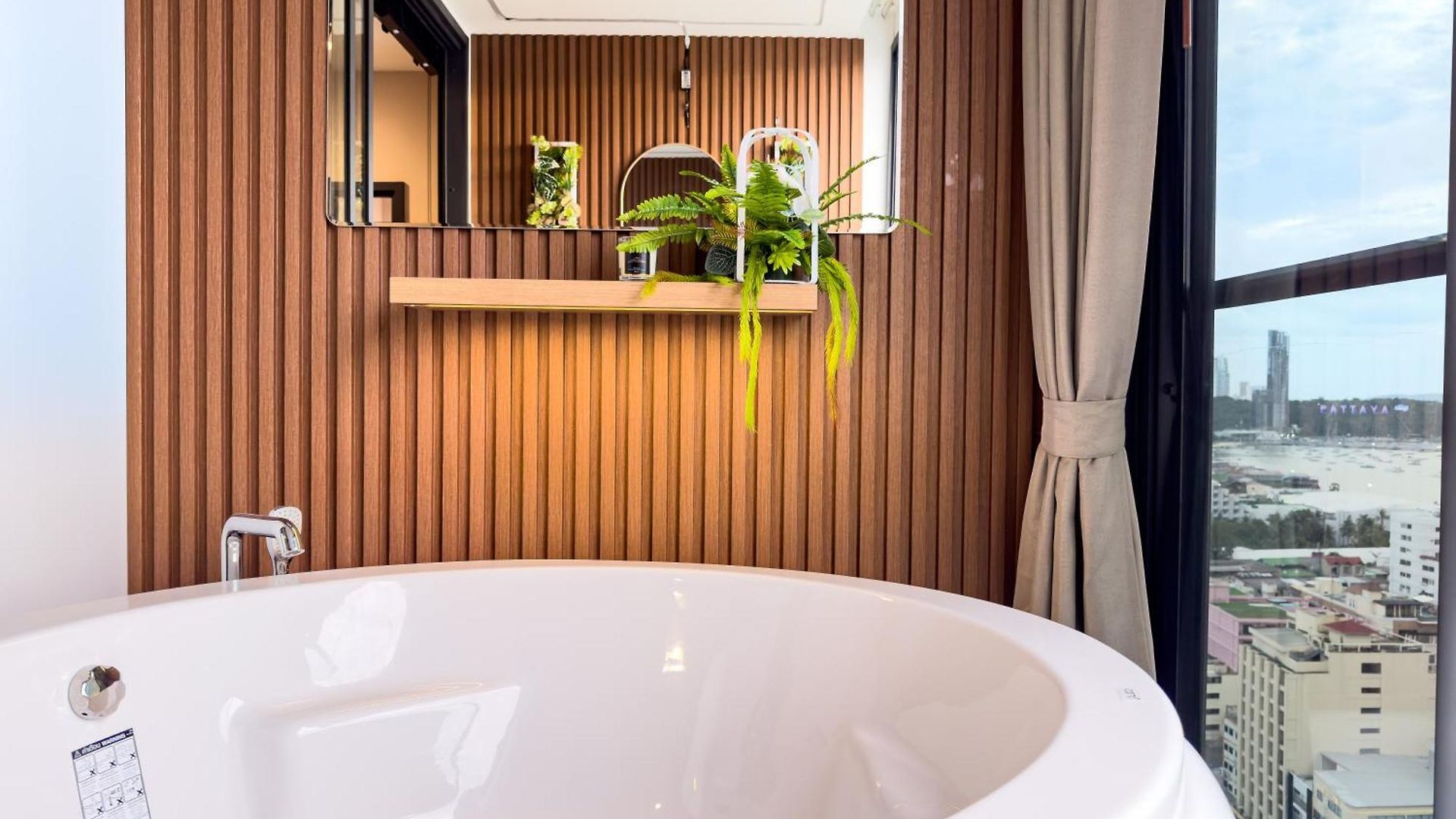 Luxury 2 Bed Sea View Bath Tub In Balcony * Pattaya