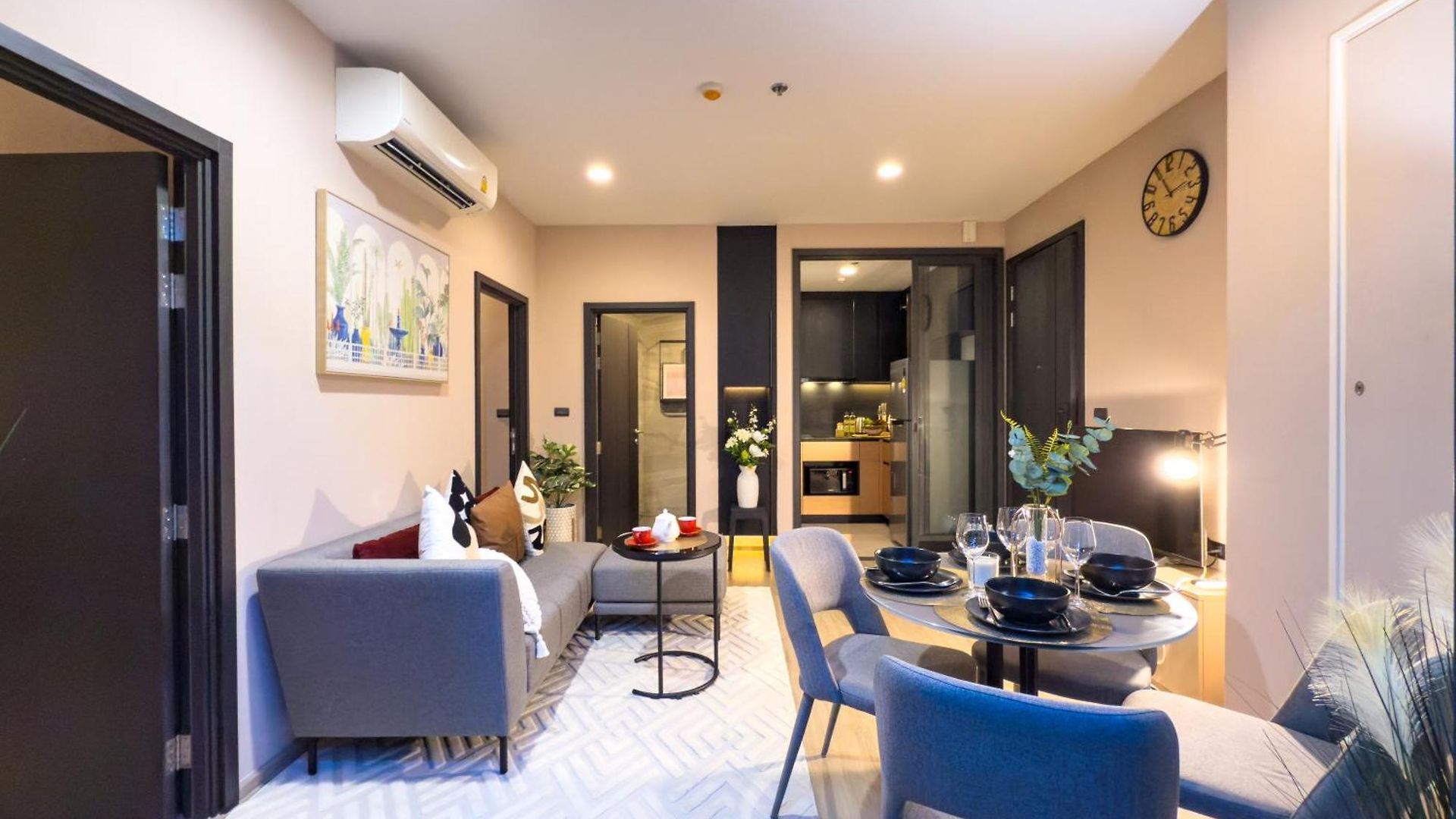 Luxury 2 Bed Sea View Bath Tub In Balcony Apartment *