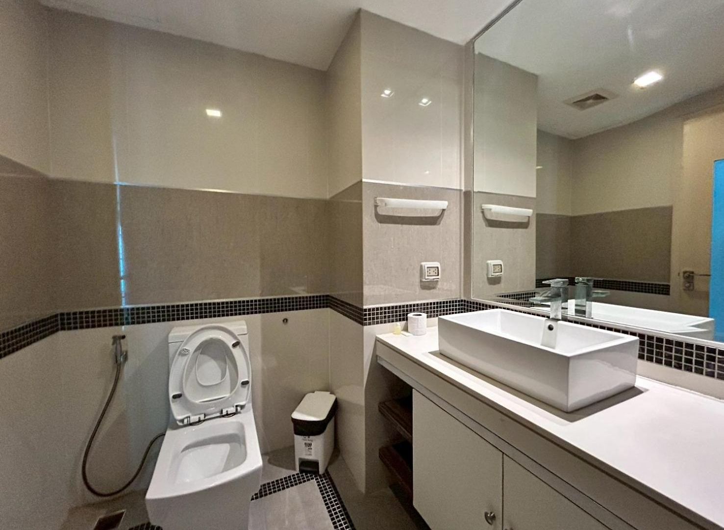 Wong Amat Tower 1205 Apartment