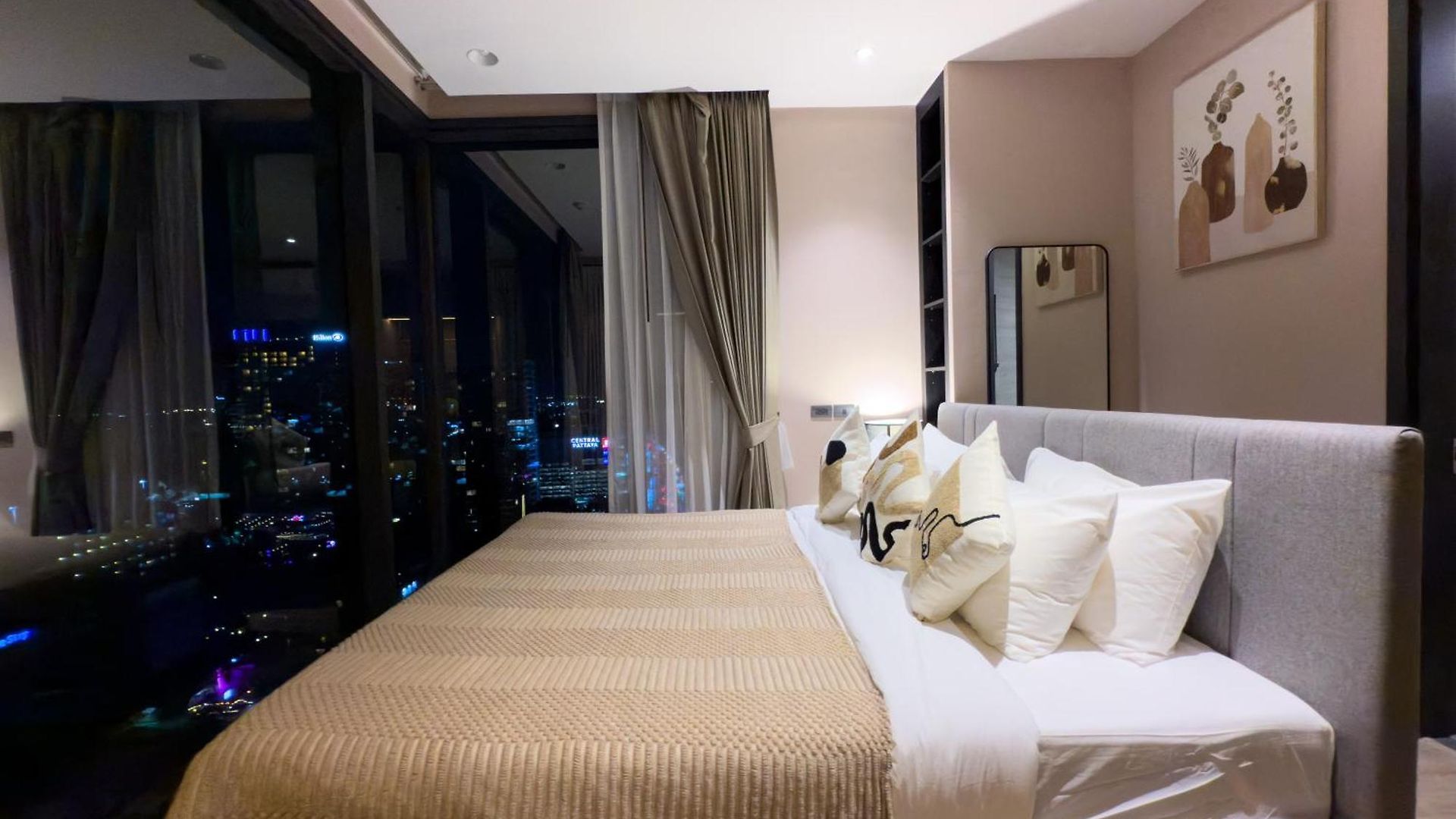 Luxury 2 Bed Sea View Bath Tub In Balcony Apartment *