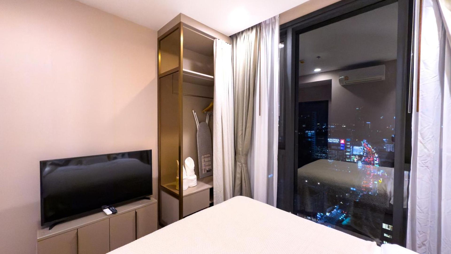 Luxury 2 Bed Sea View Bath Tub In Balcony * Pattaya