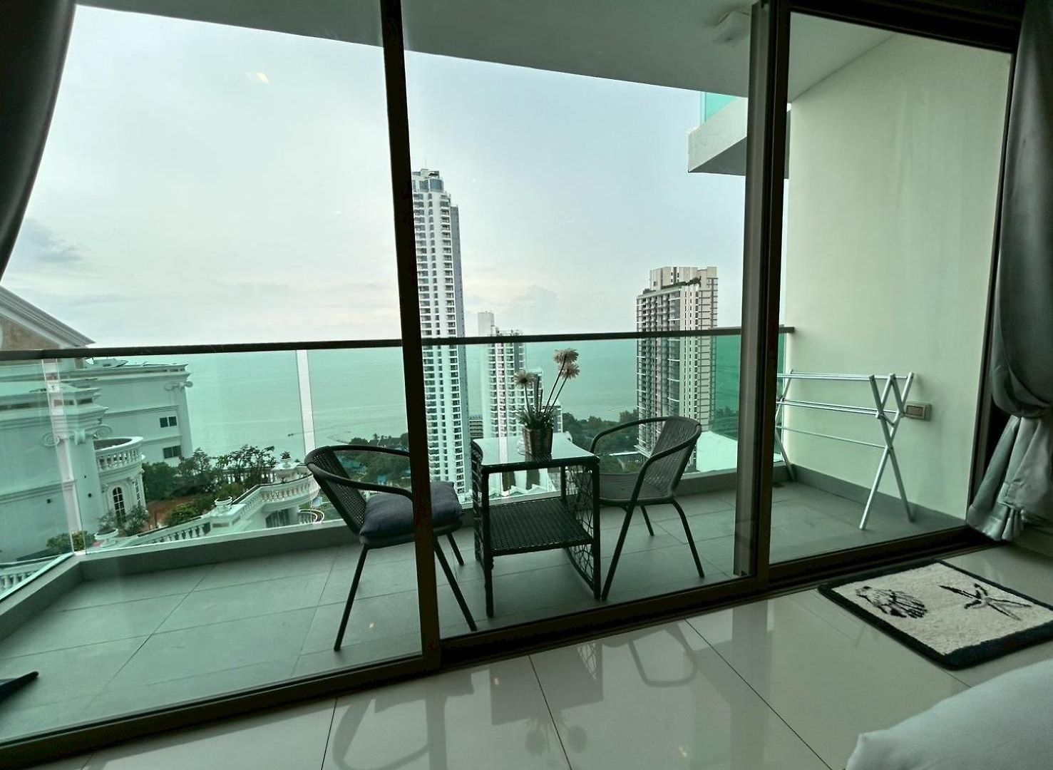 อพาร์ทเม้น Wong Amat Tower 2808