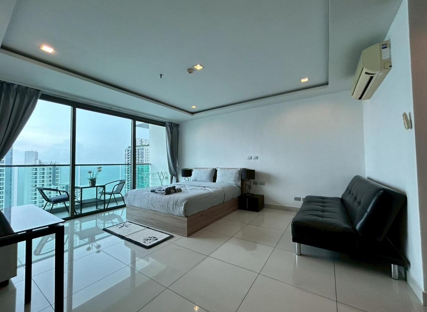 อพาร์ทเม้น Wong Amat Tower 2808 Pattaya