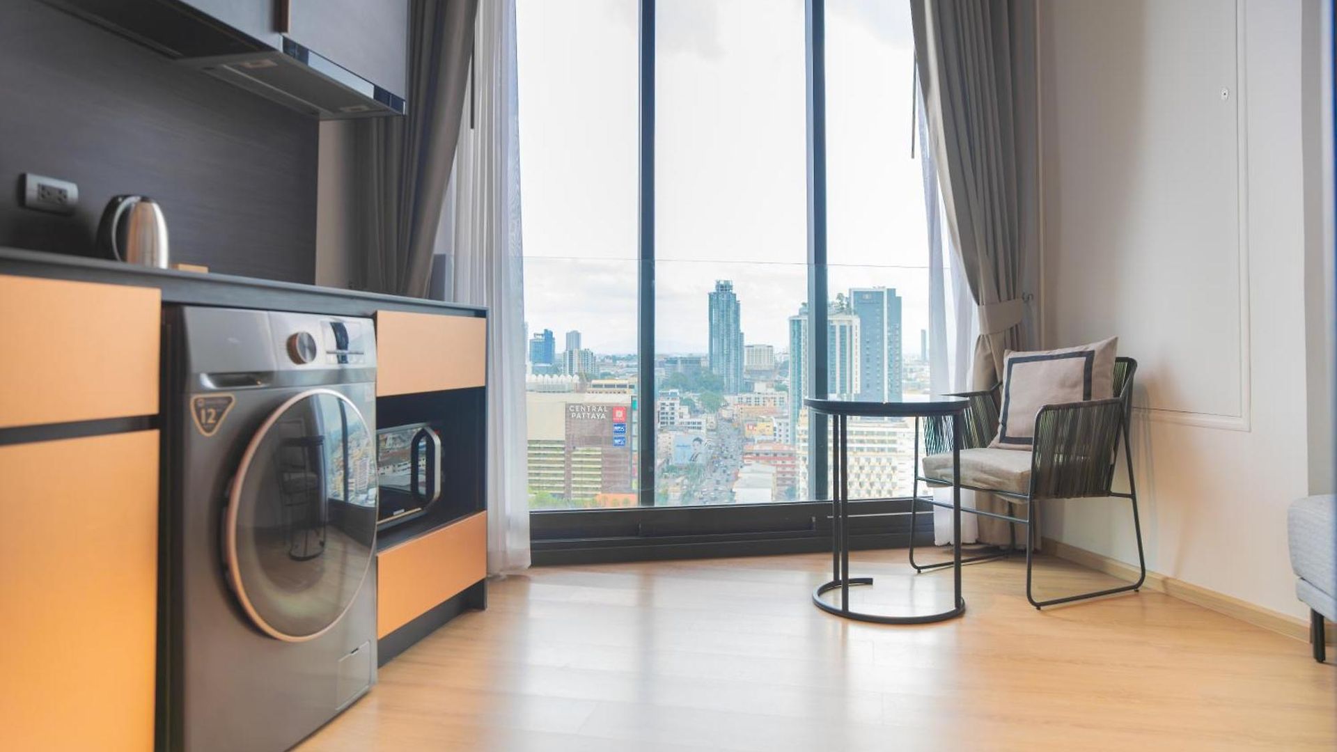 Edge Pattaya-skyline Retreat อพาร์ทเม้น