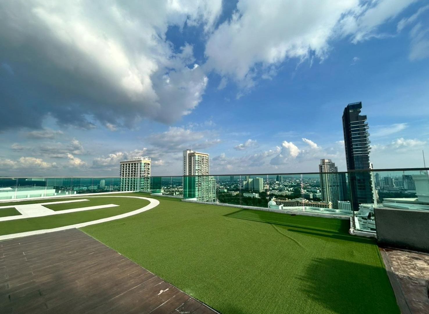 Wong Amat Tower 1305