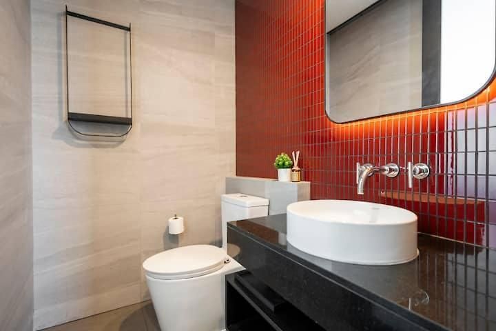 Luxury 2 Bed Sea View Bath Tub In Balcony Apartment