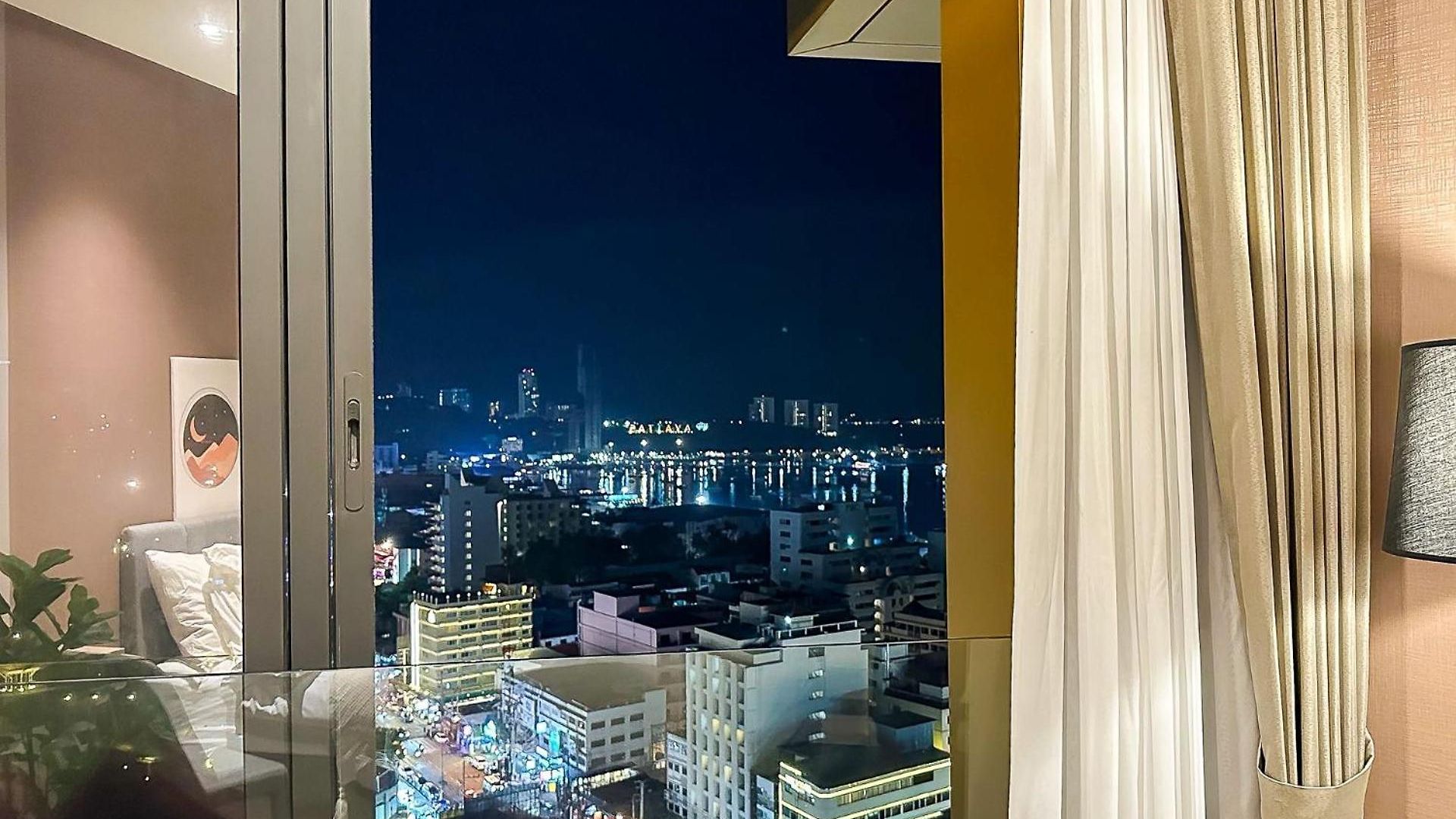Edge Pattaya-skyline Retreat อพาร์ทเม้น *
