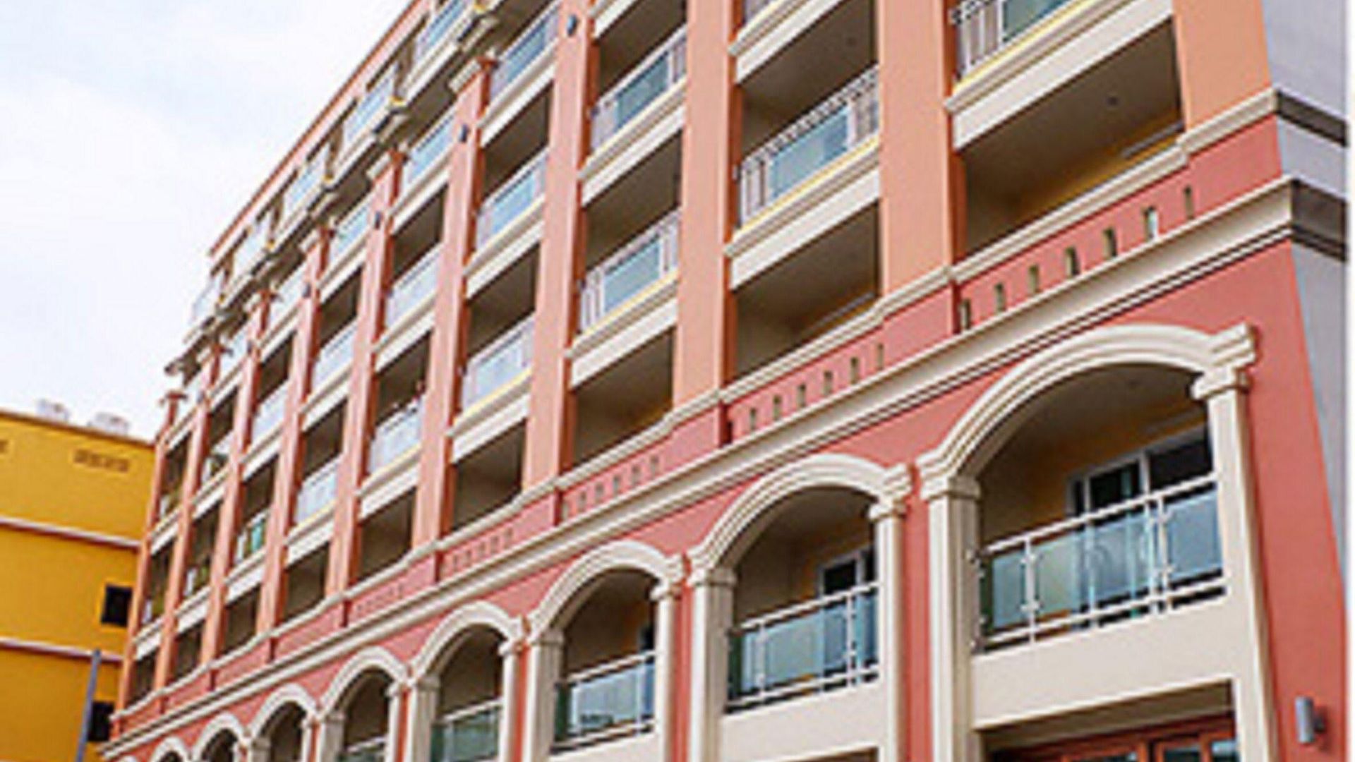 D Hotel 3*