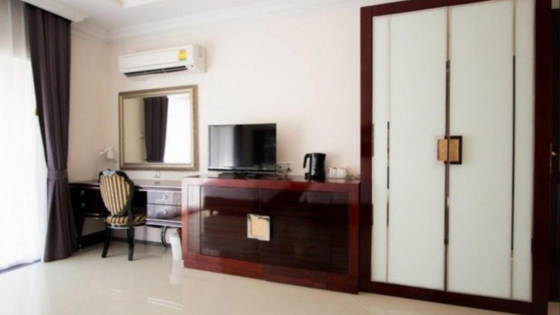 โรงแรม Lk Majestic 3*