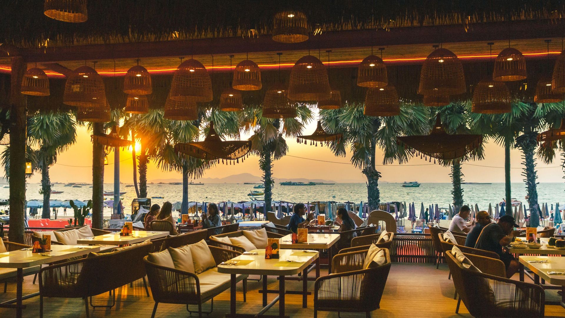 The Cruise โรงแรม 4*