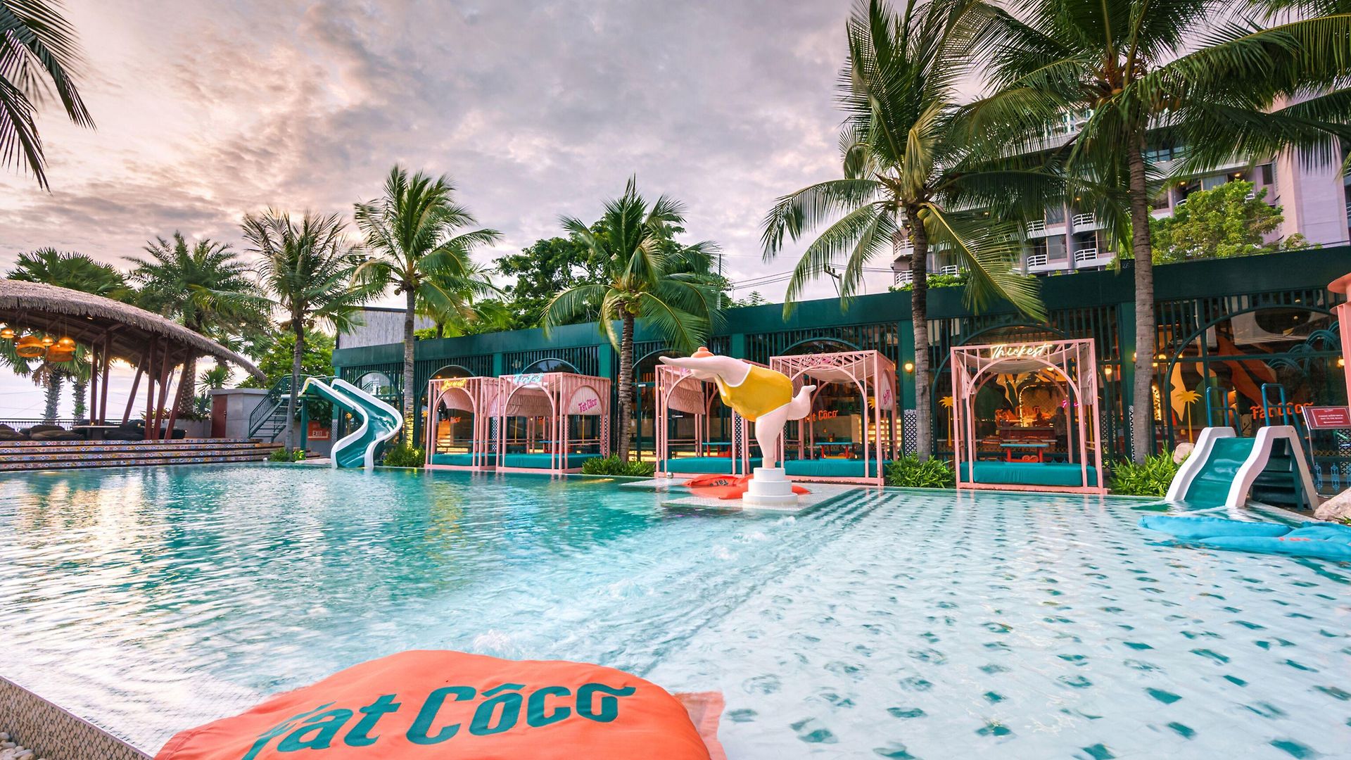 โรงแรม The Cruise