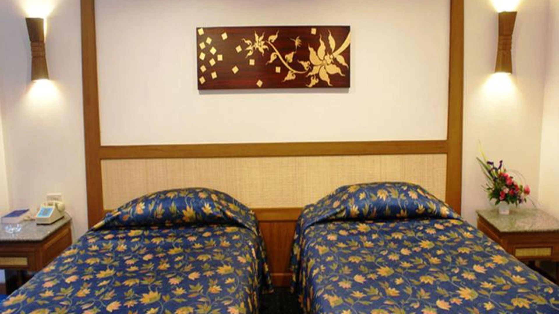 รายัล ทวินส์ พาเลซ โรงแรม 4*