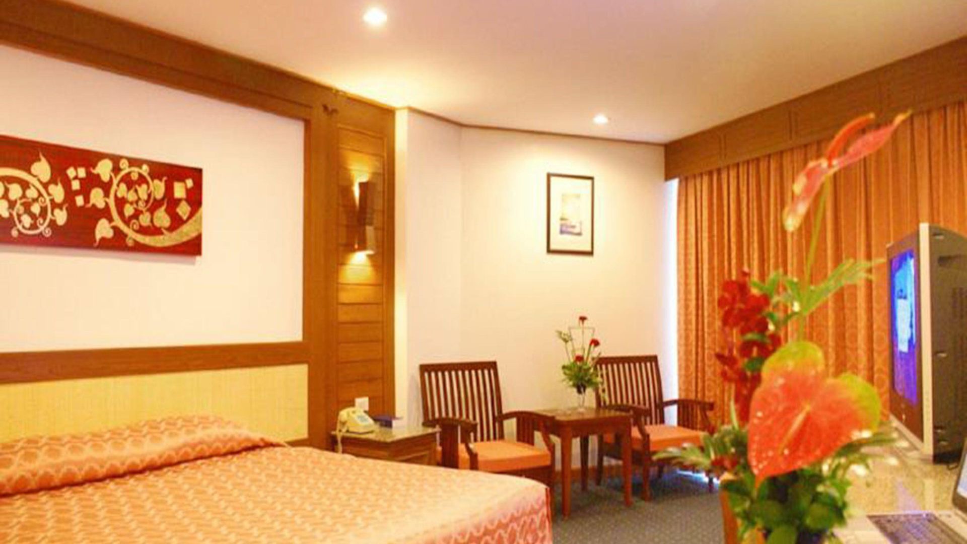 โรงแรม รายัล ทวินส์ พาเลซ 4*