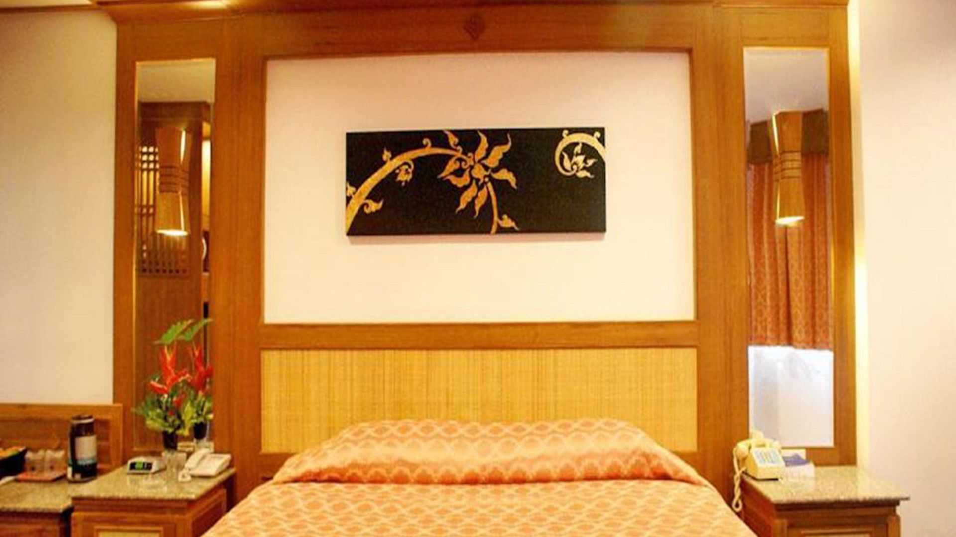 โรงแรม รายัล ทวินส์ พาเลซ 4*