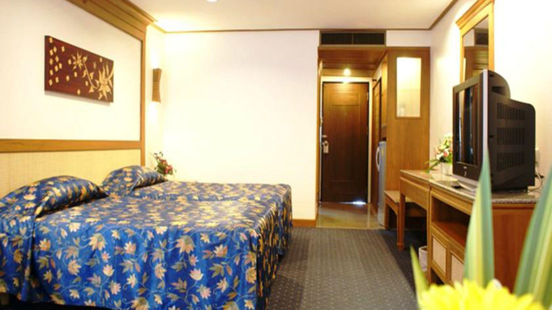 รายัล ทวินส์ พาเลซ โรงแรม 4*