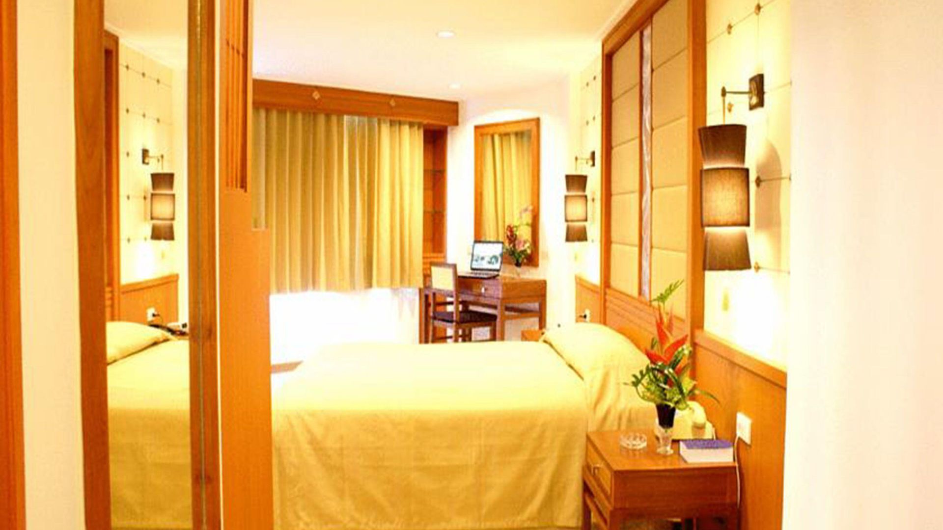 โรงแรม รายัล ทวินส์ พาเลซ
