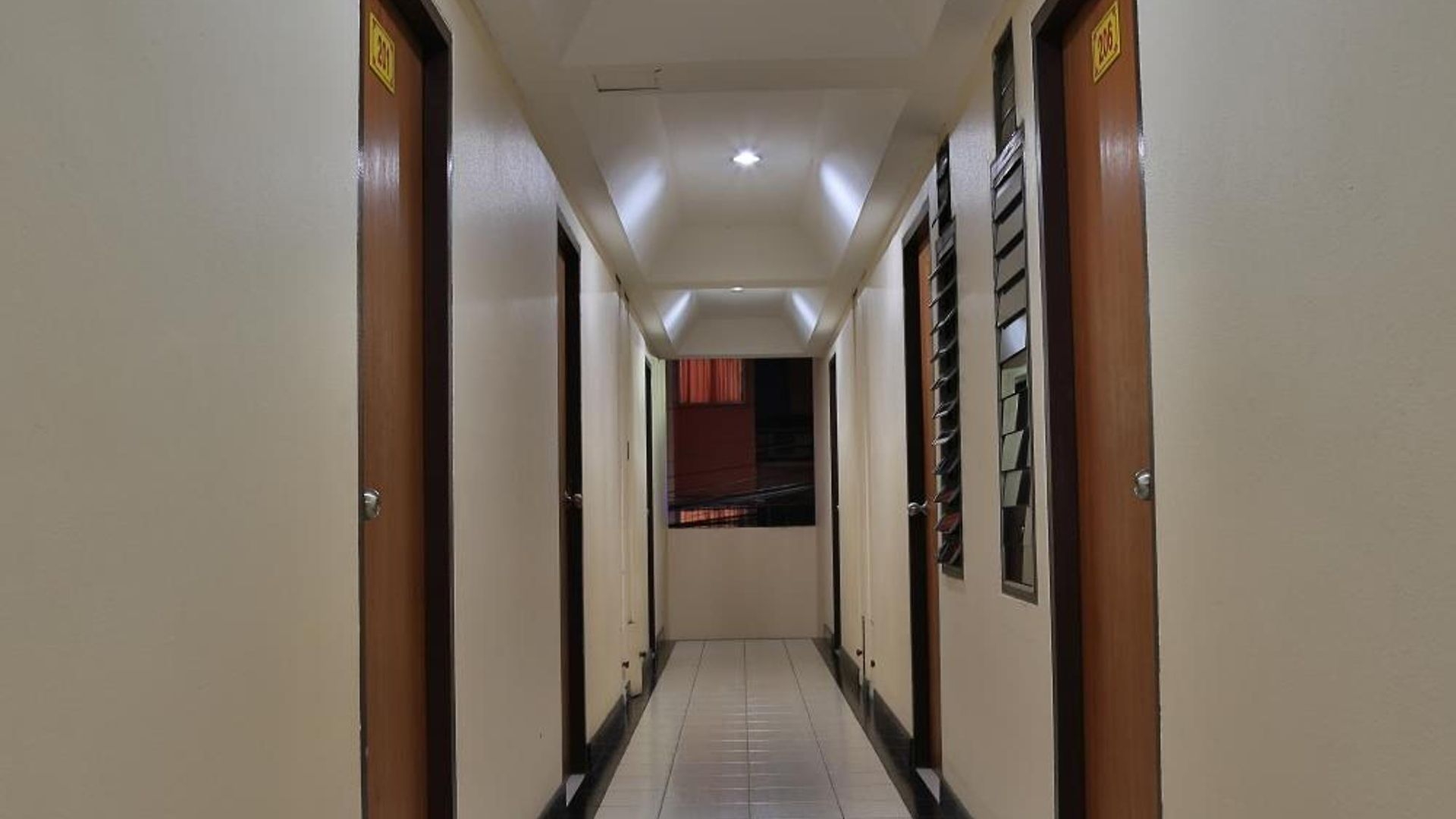 Harrys Bar & Restaurant โรงแรม Pattaya