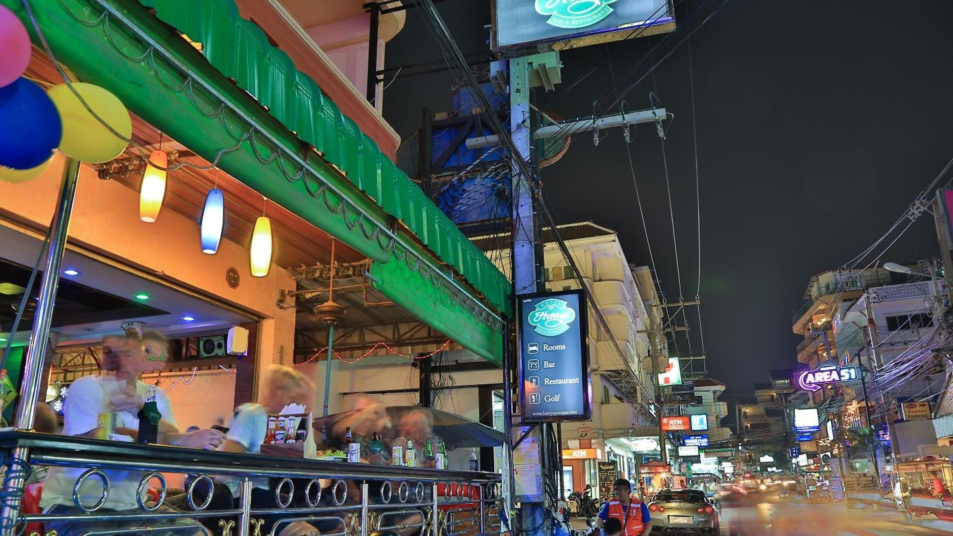 โรงแรม Harrys Bar & Restaurant 3*
