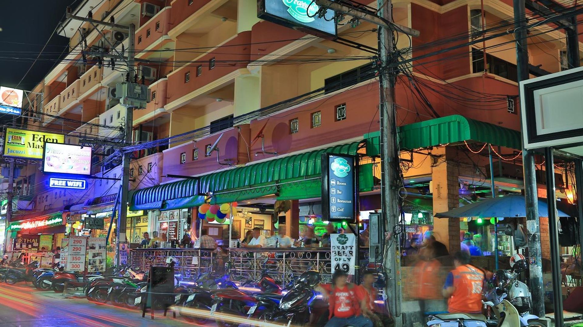 โรงแรม Harrys Bar & Restaurant