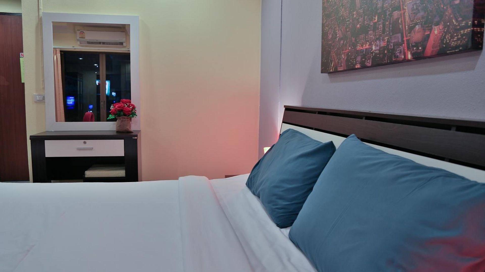 Harrys Bar & Restaurant โรงแรม Pattaya