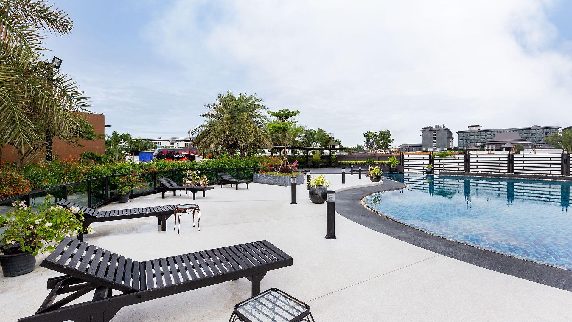Resort Marble Garden View