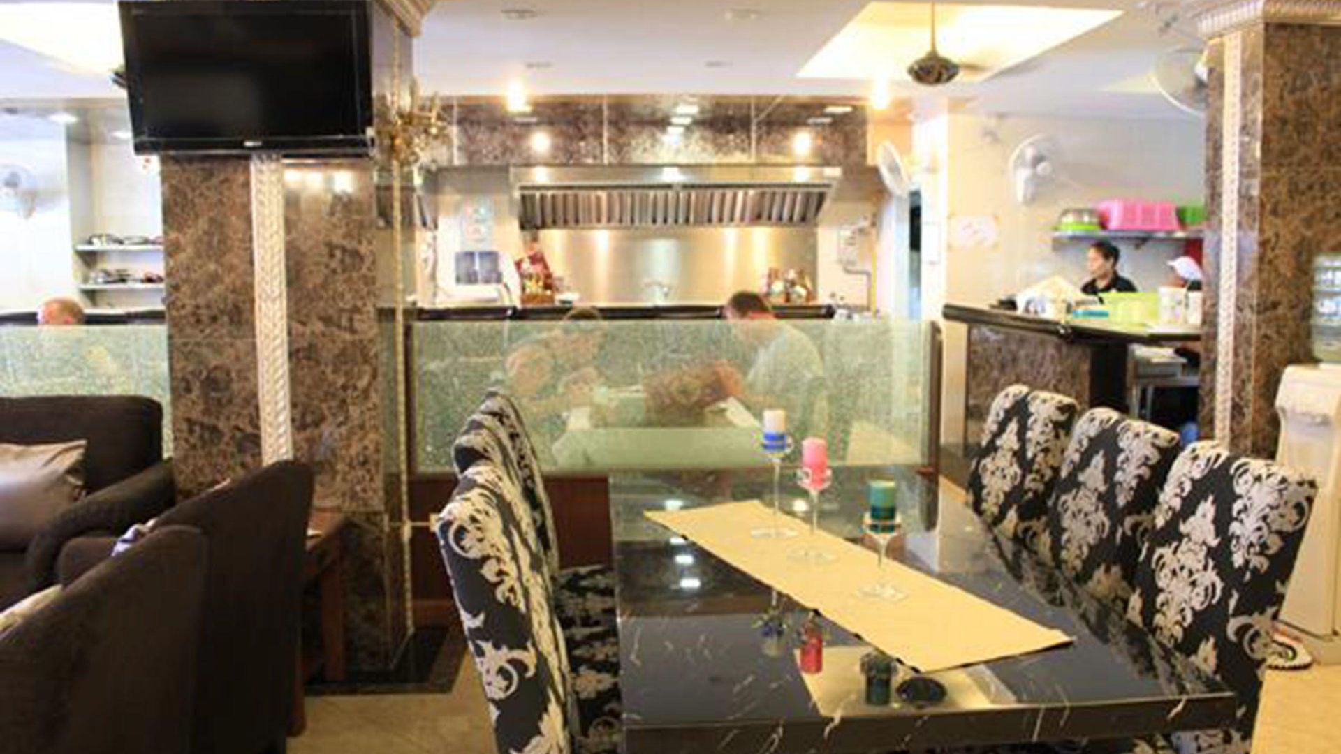 โรงแรม Maleez