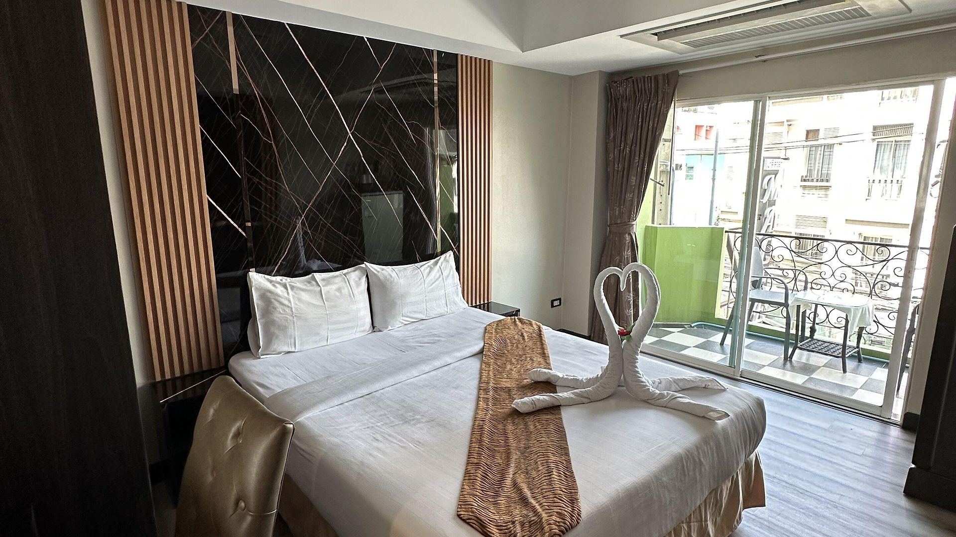 Maleez โรงแรม 3*