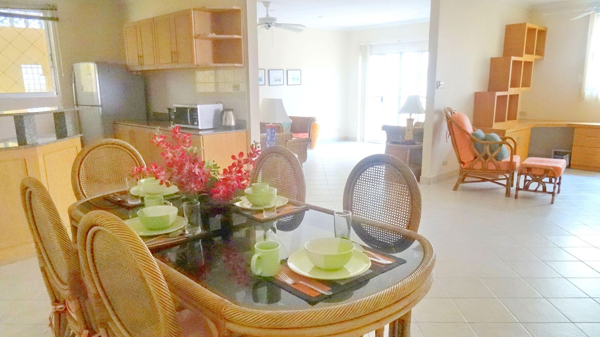 อพาร์ตโฮเทล Butterfly Garden Boutique Residences Apts And Villas, A Lifestyle Destination Ex Lg 1-3 Bedroom Units , Full Kitchen, 2 Full Bathrooms, Rain Shower, Bath, Free Bbq, Free Fast Fiber Optic Wifi, Staff 24-7 Pattaya